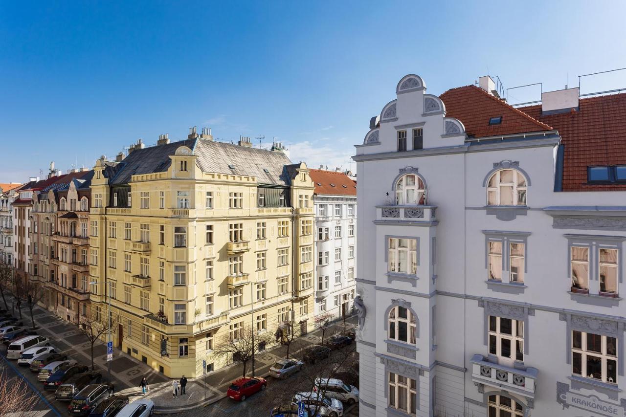 Bright And Spacious Attic Apartment Prague Exterior photo